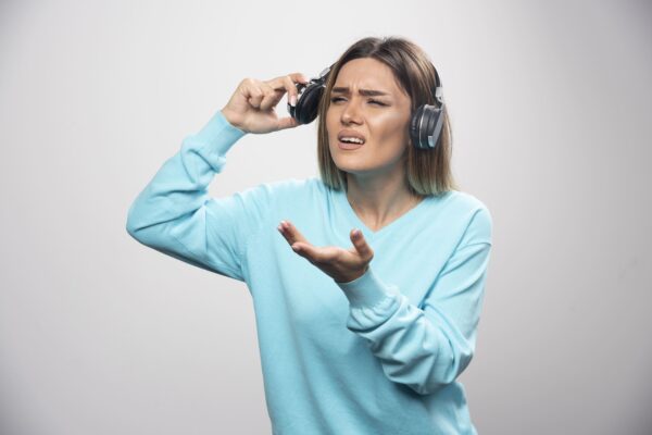 can you wear headphones with hearing aids?